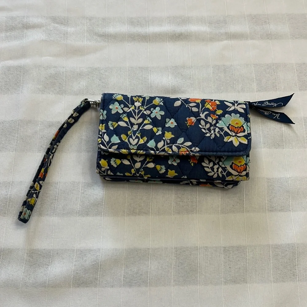 Vera Bradley Grab & Go wristlet wallet, Chandelier Floral